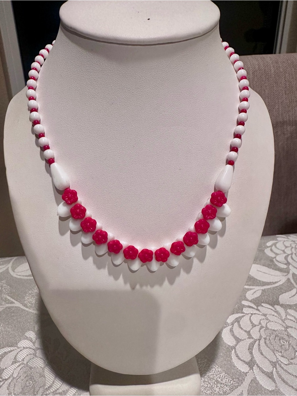 Vintage 1950s/1960s milk & cherry red art glass bib necklace